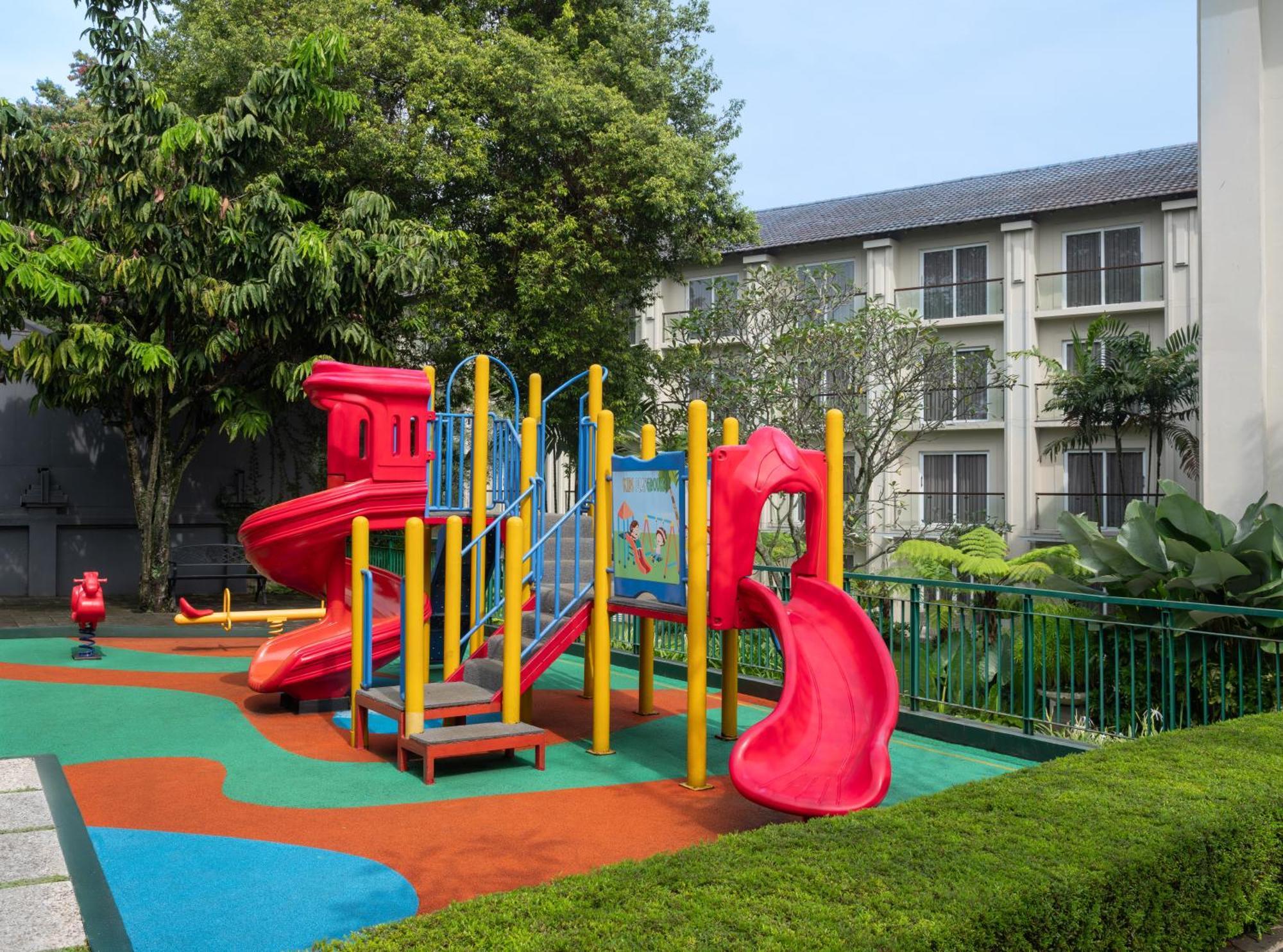 Sheraton Bandung Hotel & Towers Екстериор снимка